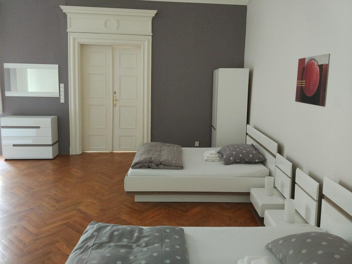 Apartments Tynska 7 Прага Экстерьер фото