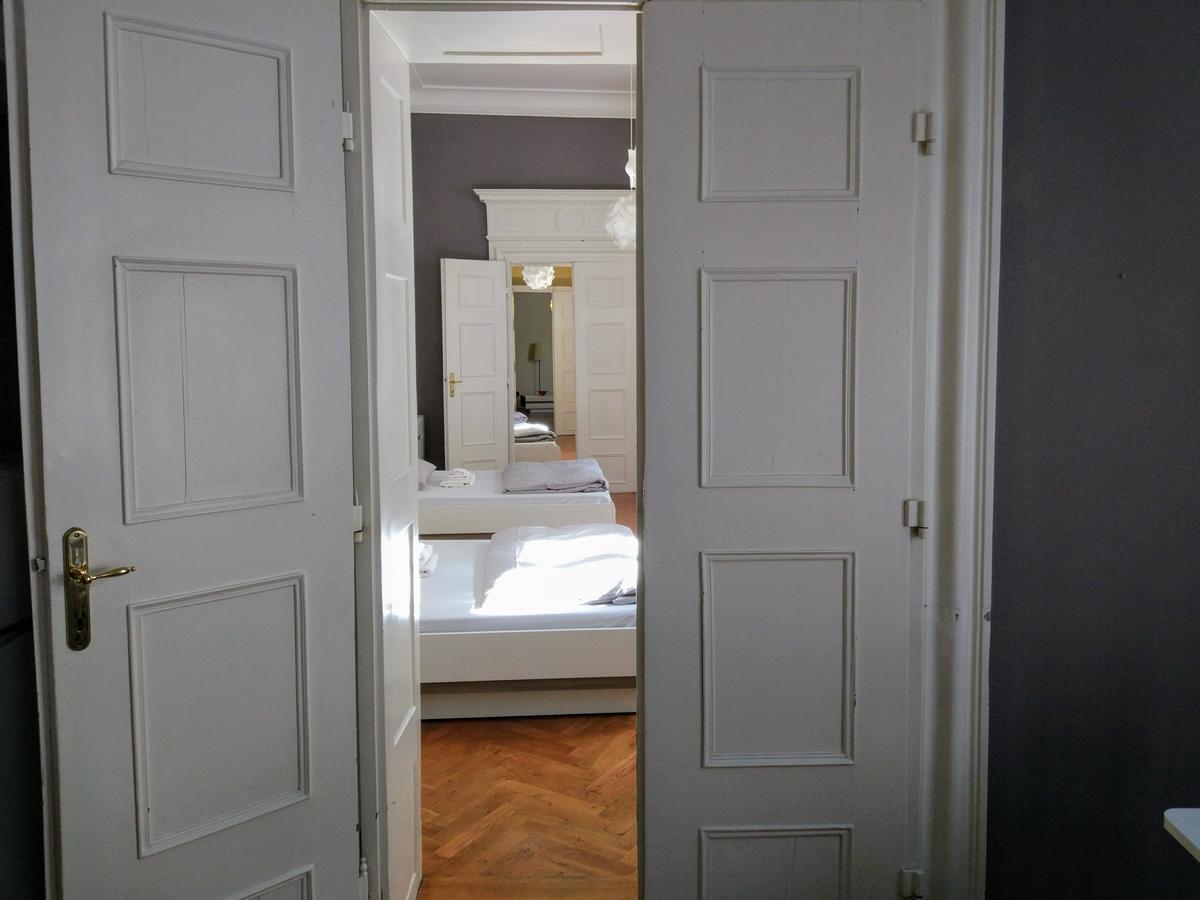 Apartments Tynska 7 Прага Экстерьер фото