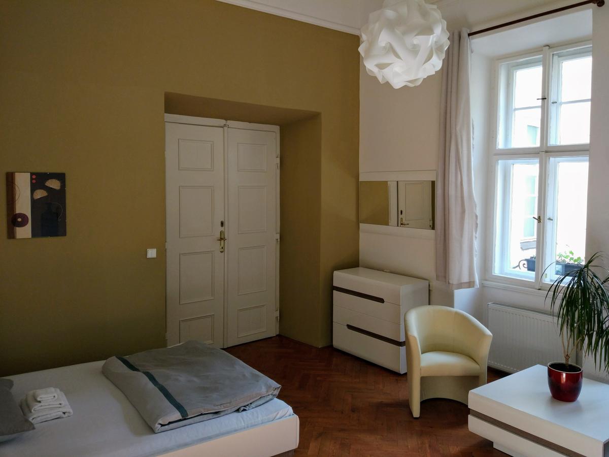 Apartments Tynska 7 Прага Экстерьер фото
